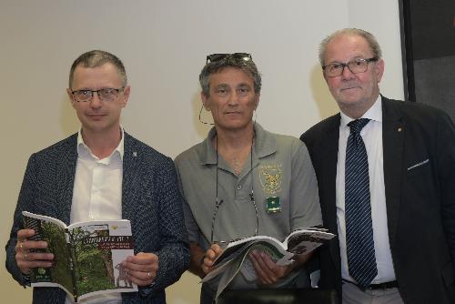 L'assessore regionale alle Risorse agroalimentari, forestali e ittiche, Stefano Zannier con Diego Masiello  coordinatore del Centro didattico naturalistico di Basovizza e Adolfo Faidiga, direttore Servizio Risorse forestali Fvg - Udine, 9 agosto 2019